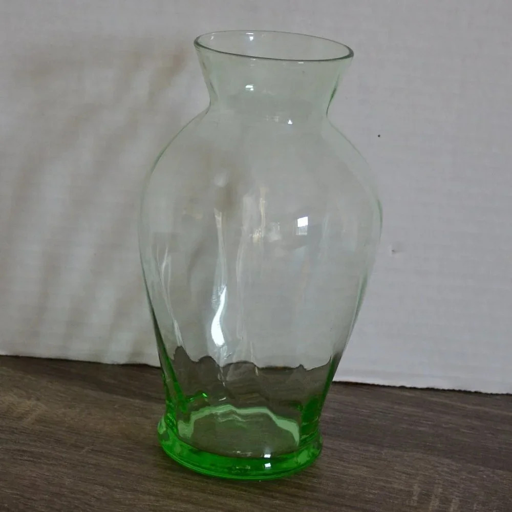 Vtg Lime Green Swirl Vase